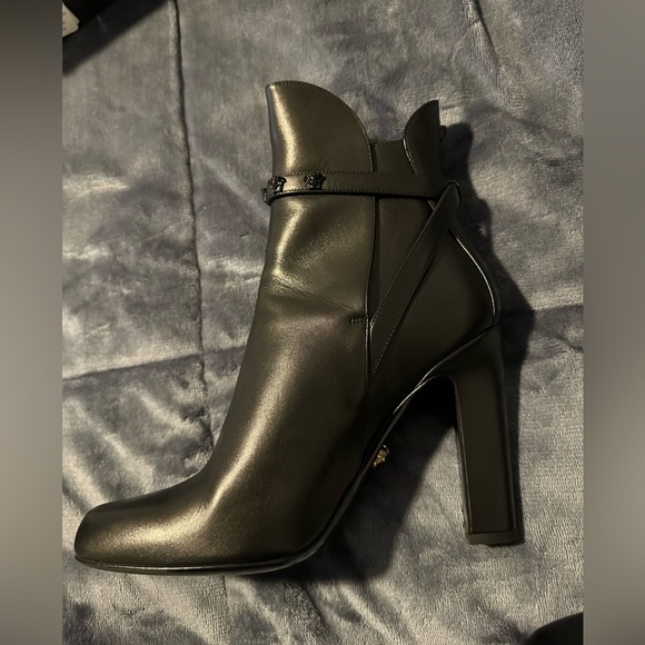 Versace booties - Picture 4 of 10